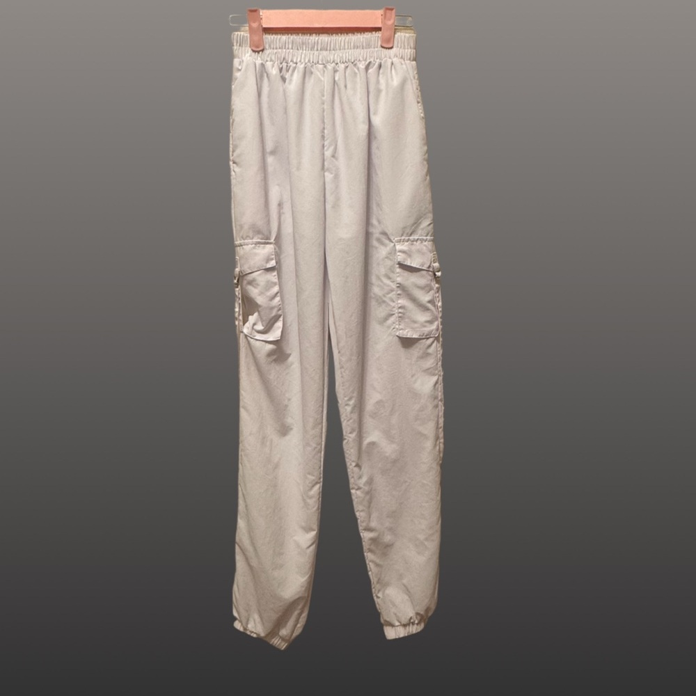 NWOT White Cargo Pants Sz small
